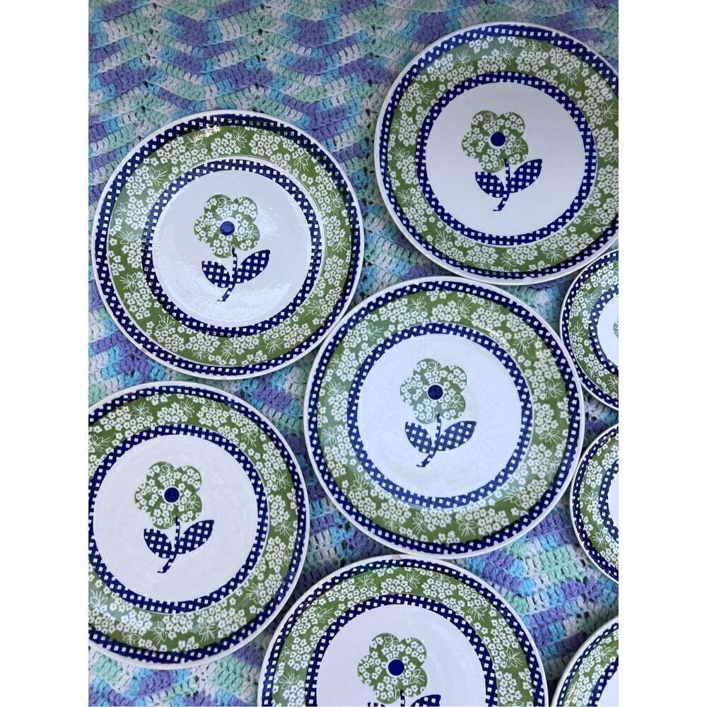 Vintage Mod Flower Power Plate Set - Picture 4 of 13